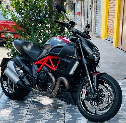 DUCATI DIAVEL CARBON 